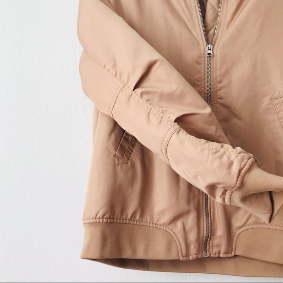 Forever 21 Women’s Varsity Tan Zip Up Puffer Bomber Jacket - Picture 5 of 8